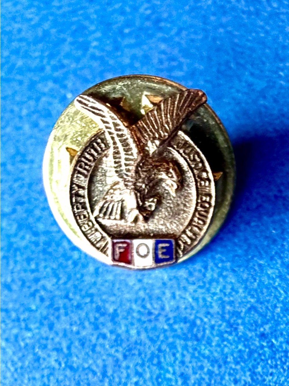Vintage Fraternal Order of Eagles F.O.E. Eagle Lapel Pin – Collectible